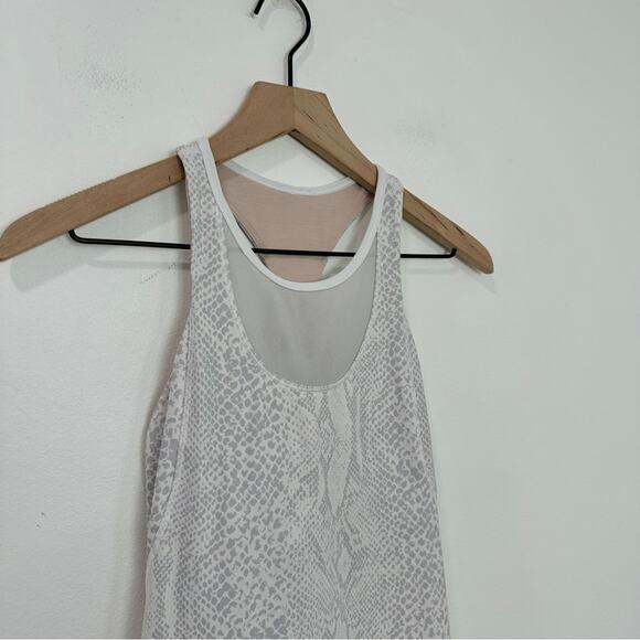 Lululemon Mesh With Me Tank Desert Snake White Silver Fox size 4 - Picture 4 of 6